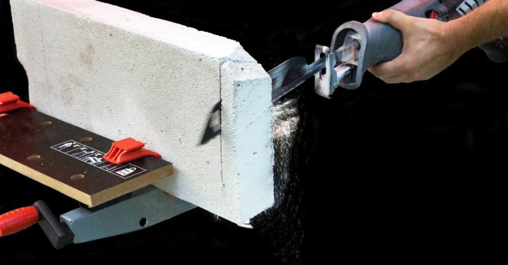 Quelle est la meilleure scie sabre sans fil en 2024 ?