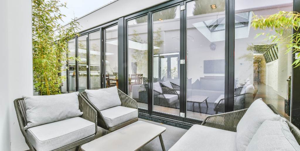 Pourquoi opter pour une véranda en kit ?