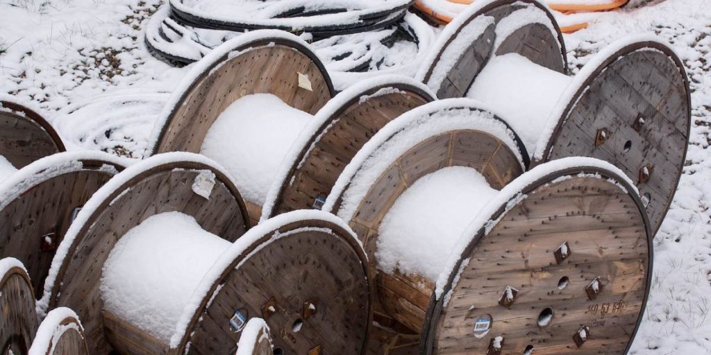 Comment transformer un touret en table de jardin ?