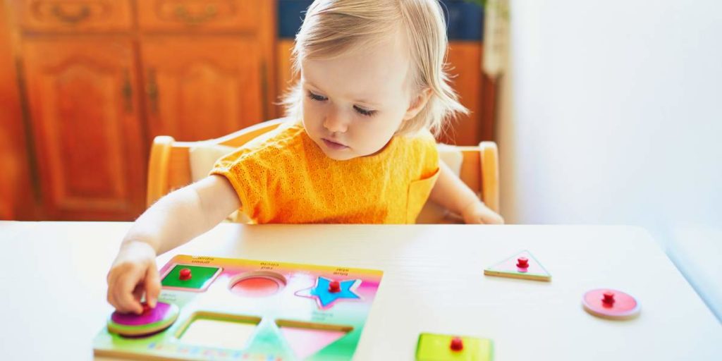 Comment créer un tableau d'activité bébé fait maison ?