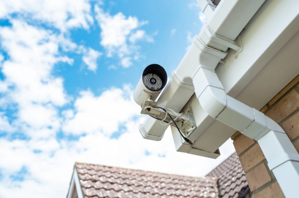 Bien choisir votre caméra extérieure : les critères décisifs